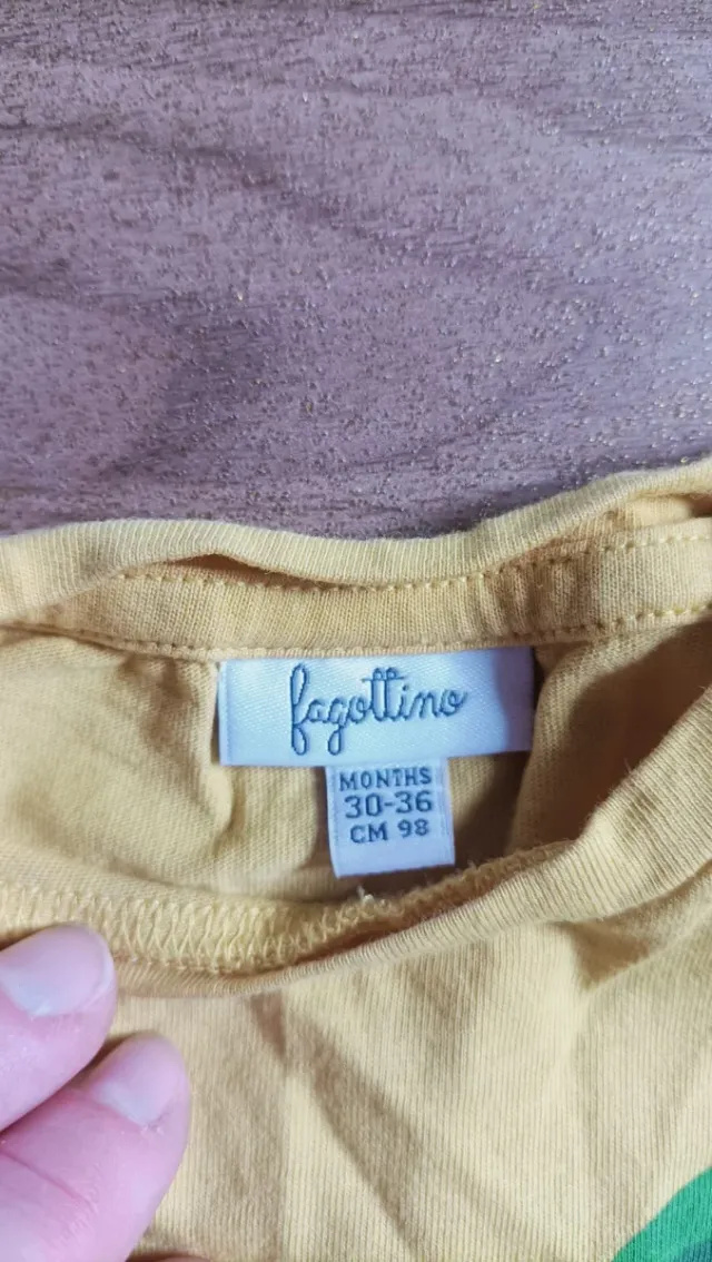 Maglietta gialla con coccodrilli