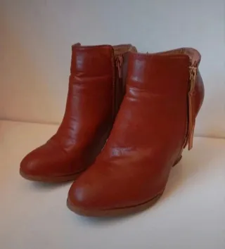 Botines de Piel Marrones