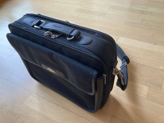 Maletín negro para portátil