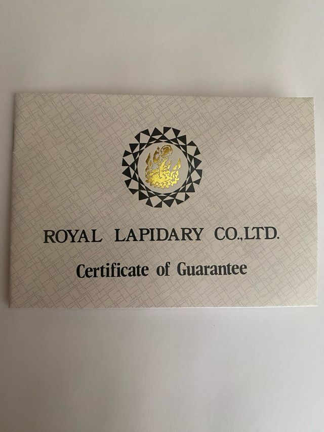 Anillo y pendientes de oro con diamantes naturales