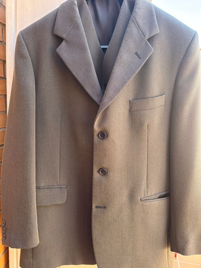 Traje de caballero gris marengo