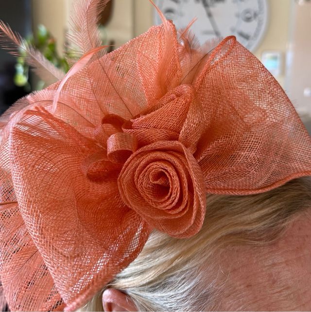 Copricapo arancione Laura McClelland Failsworth