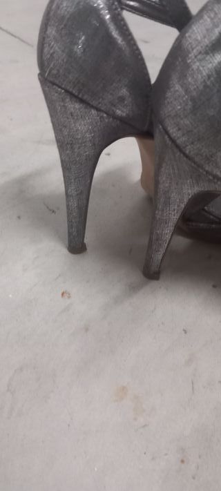Zapatos de fiesta plateados