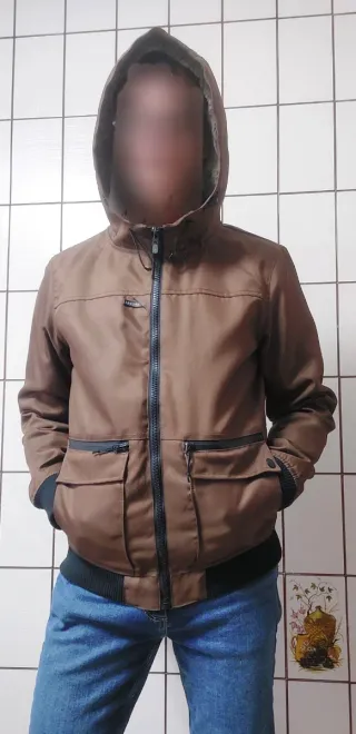 Cazadora impermeable marrón