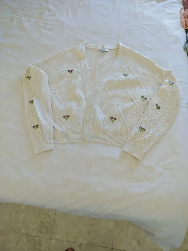 Rebeca y top morado y blanco