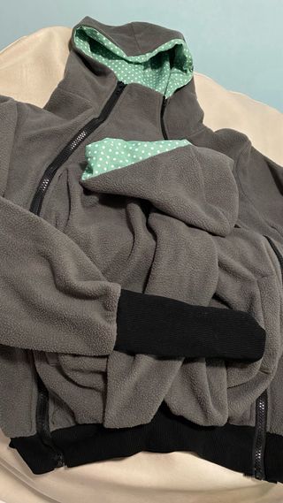 Sudadera canguro gris oscuro
