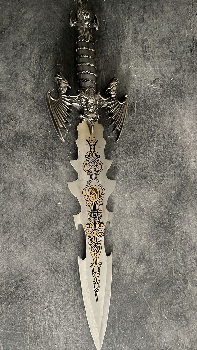 Daga de coleccionista con dragones