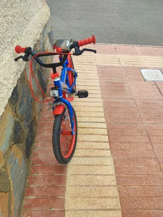Bicicleta Spiderman niño azul y roja
