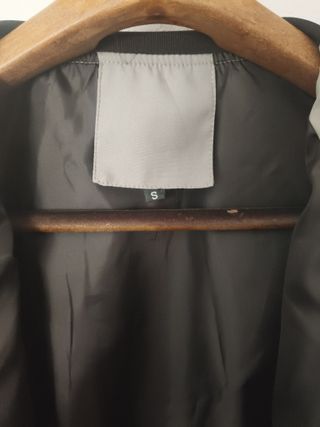 Chaqueta cortavientos e impermeable hombre