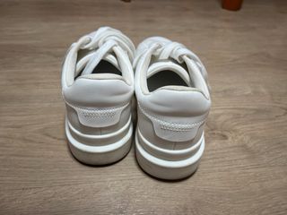 Zapatos blancos casuales