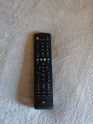 Mando televisión smart TV negro marca OK nuevo
