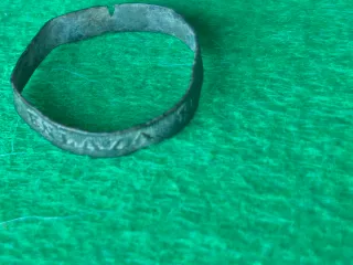 Anillo antiguo Nos enlaza el amor