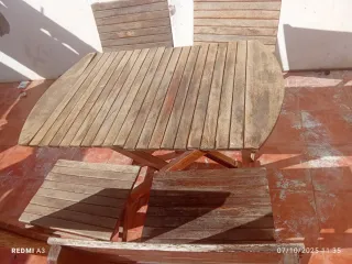 Mesa de jardín con 4 sillas de madera