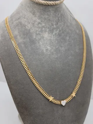 Gargantilla dorada con estrellas y corazón