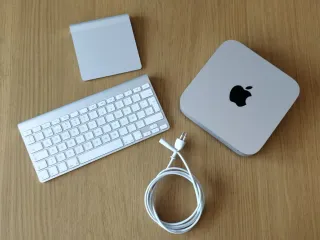Mac mini 2014 + Teclado Apple + Magic Trackpad