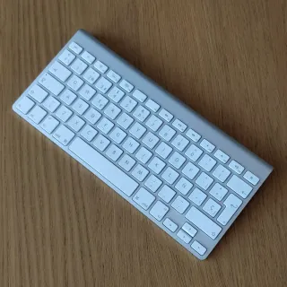 Mac mini 2014 + Teclado Apple + Magic Trackpad