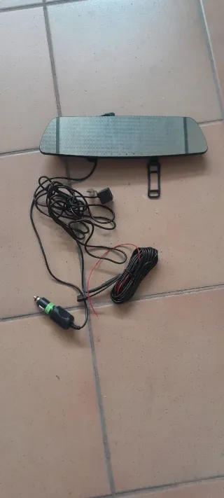 Espejo retrovisor con cámara de grabación 