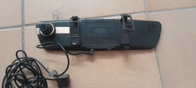 Espejo retrovisor con cámara de grabación