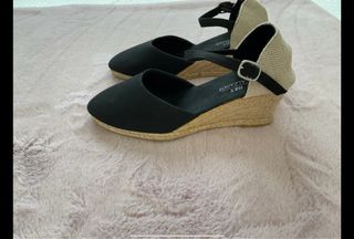 Zapatos cuña CALZADOS negro y beige