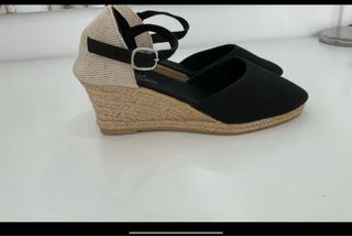 Zapatos cuña CALZADOS negro y beige