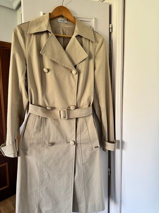 Gabardina beige en muy buen estado