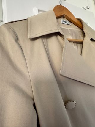 Gabardina beige en muy buen estado