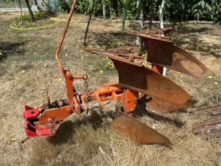 Arado bisurco reversible para tractor en Montoro