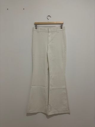 Pantalones campana blancos de Zara