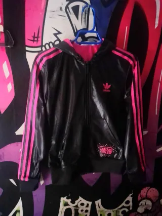 M Chaqueta Adidas Chile 62 Negra y Rosa/Fucsia 
