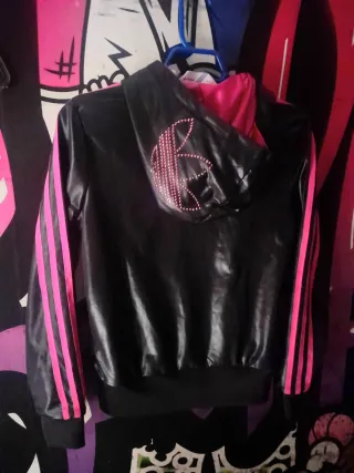 M Chaqueta Adidas Chile 62 Negra y Rosa/Fucsia 