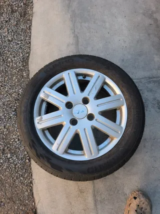 Llanta Ford Fiesta 15 Kumho