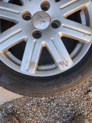 Llanta Ford Fiesta 15 Kumho