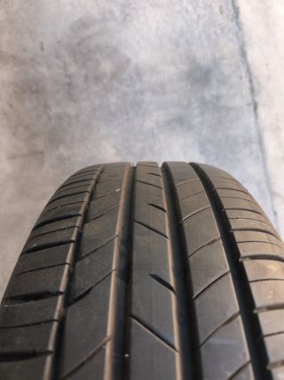 Llanta Ford Fiesta 15 Kumho