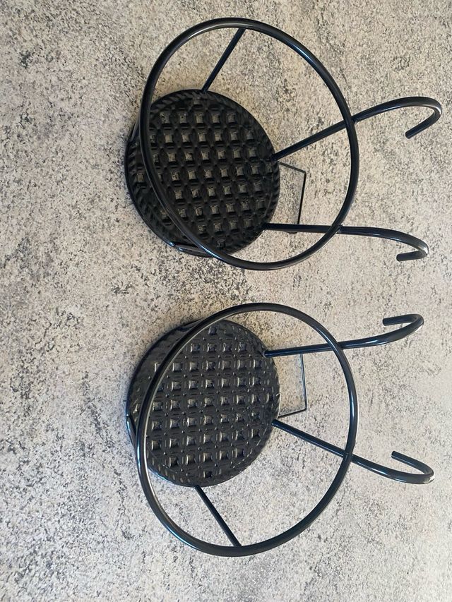 Porta vasi in metallo nero