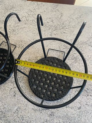 Porta vasi in metallo nero