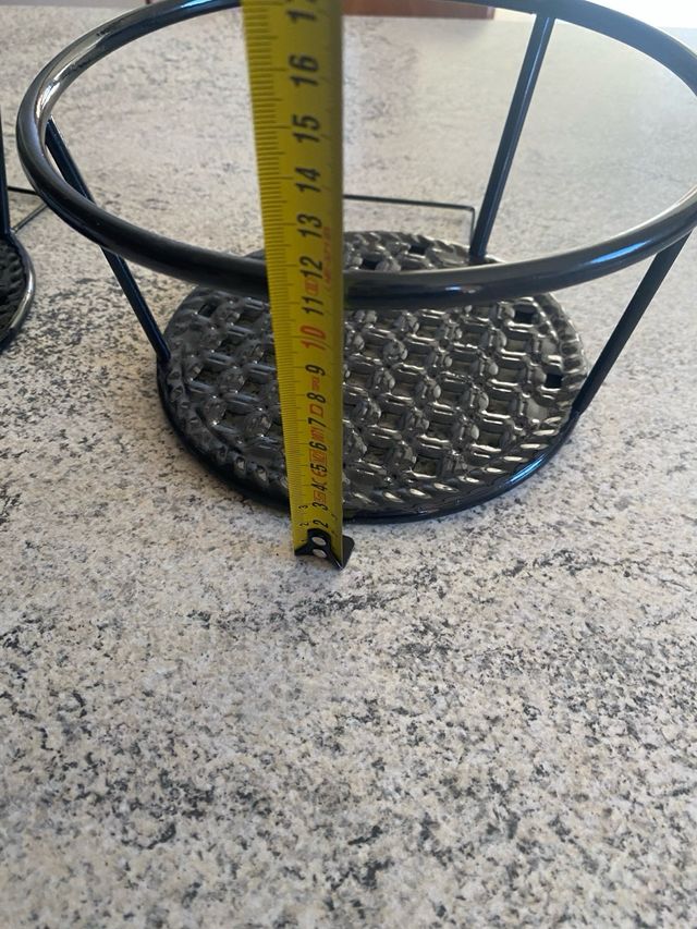 Porta vasi in metallo nero