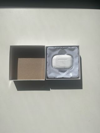 Auriculares blancos con micrófono