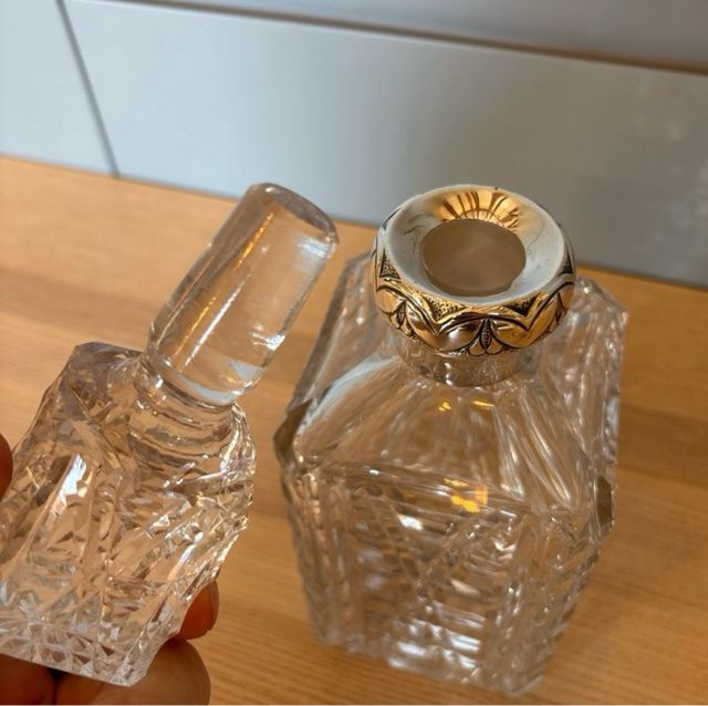 Licorera de cristal tallado y plata