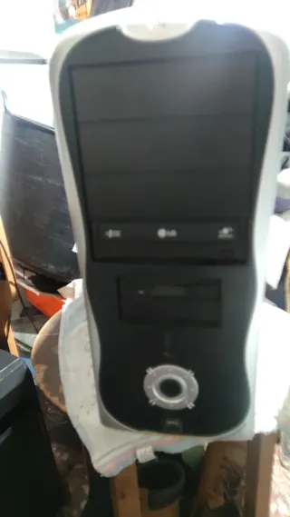 Torre PC  Acer Antigua Negra y Plateada