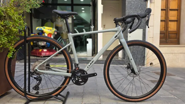 OFERTA! CUBE NUROAD RACE GRAVEL NUEVA 2025 TALLA S