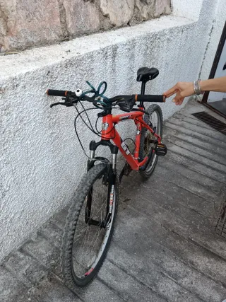 Bicicleta de Montaña GT Avalanche 3.0 Roja