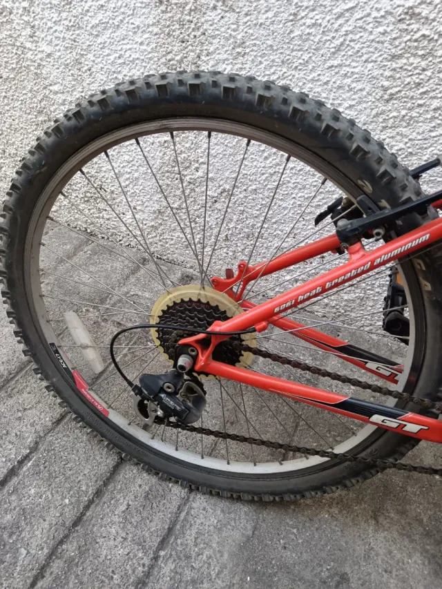 Bicicleta de Montaña GT Avalanche 3.0 Roja