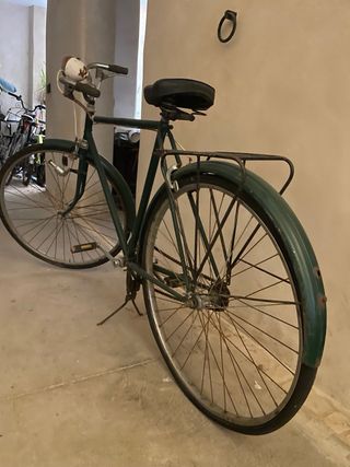 Bicicleta antigua verde