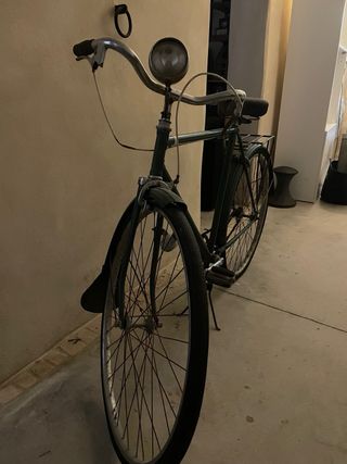 Bicicleta antigua verde