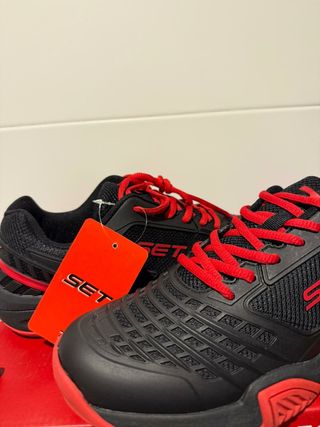 Zapatillas SET pádel negras y rojas