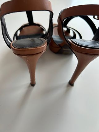 Sandalias de piel marrón