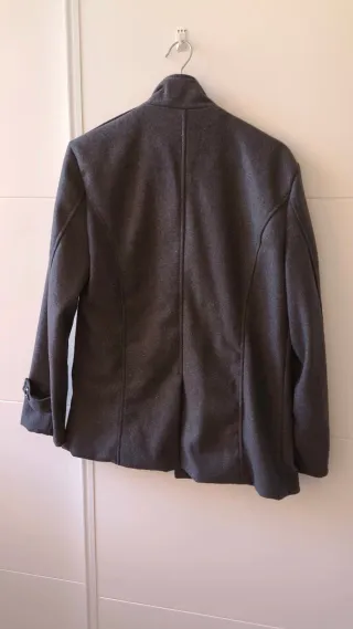 Abrigo gris estilo militar hombre M/L