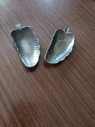 2 Ceniceros Metálicos Forma Hoja de Alpaca