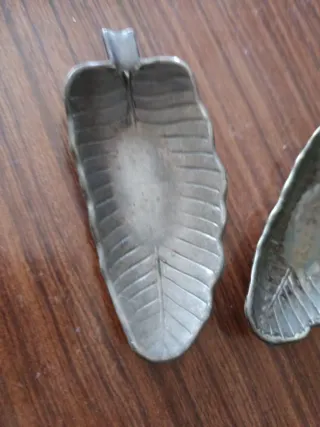 2 Ceniceros Metálicos Forma Hoja de Alpaca