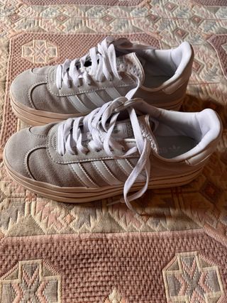 Zapatillas Adidas Grises y Blancas